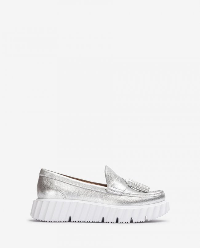 Mocassins à semelle crantée et pampilles Unisa pour femme - Argenté Mocassins à semelle crantée et pampilles Unisa pour femme - Argenté