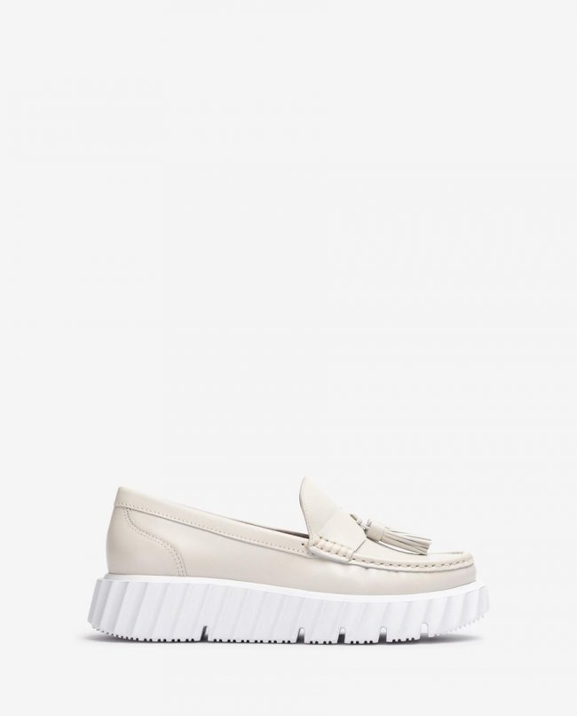 Mocassins à semelle crantée et pampilles Unisa pour femme - Blanc Mocassins à semelle crantée et pampilles Unisa pour femme - Blanc