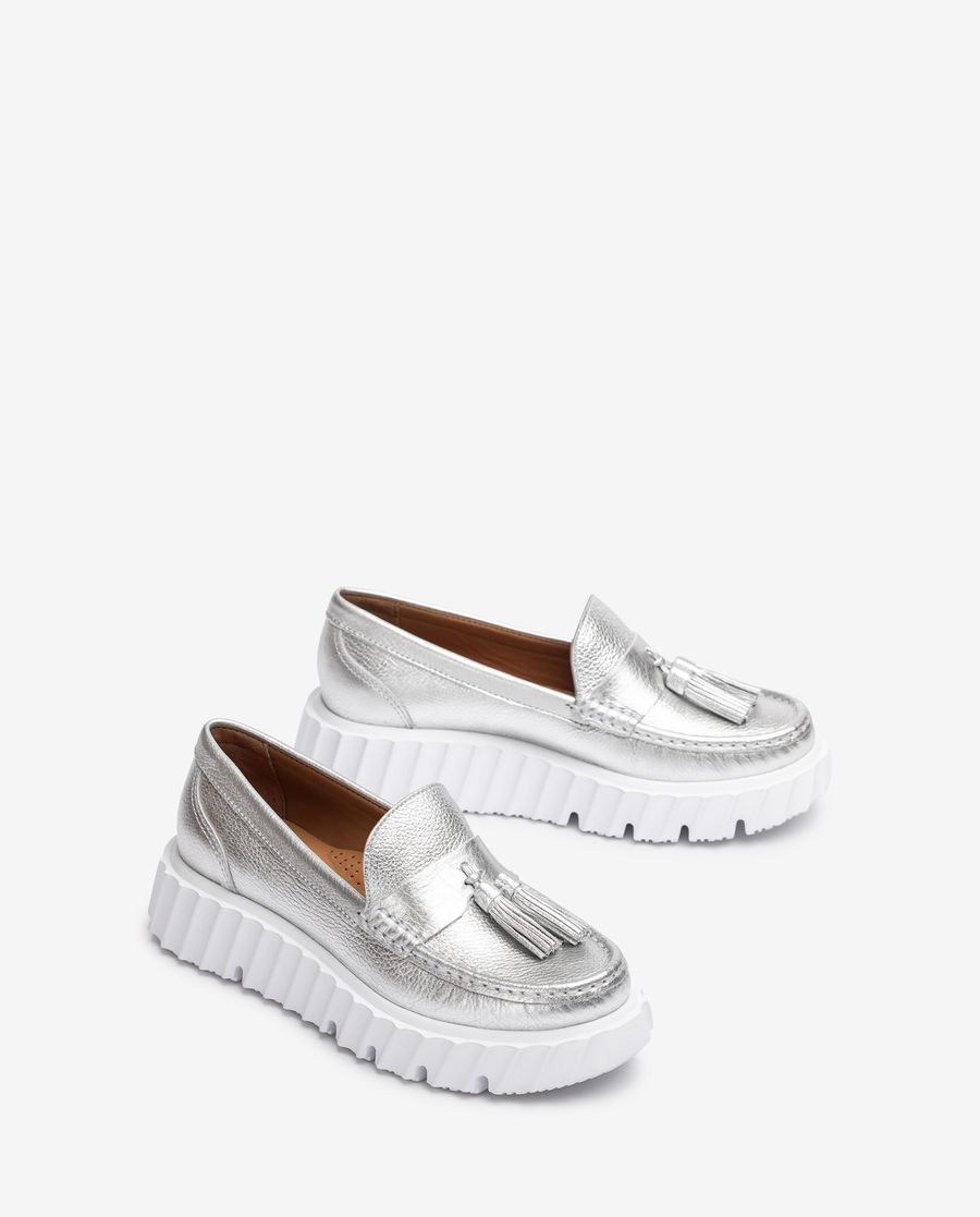 Mocassins à semelle crantée et pampilles Unisa pour femme - Argenté