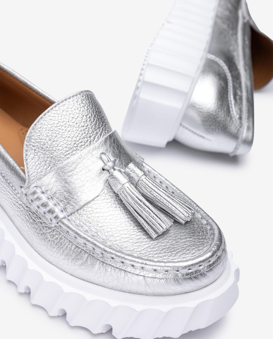 Mocassins à semelle crantée et pampilles Unisa pour femme - Argenté