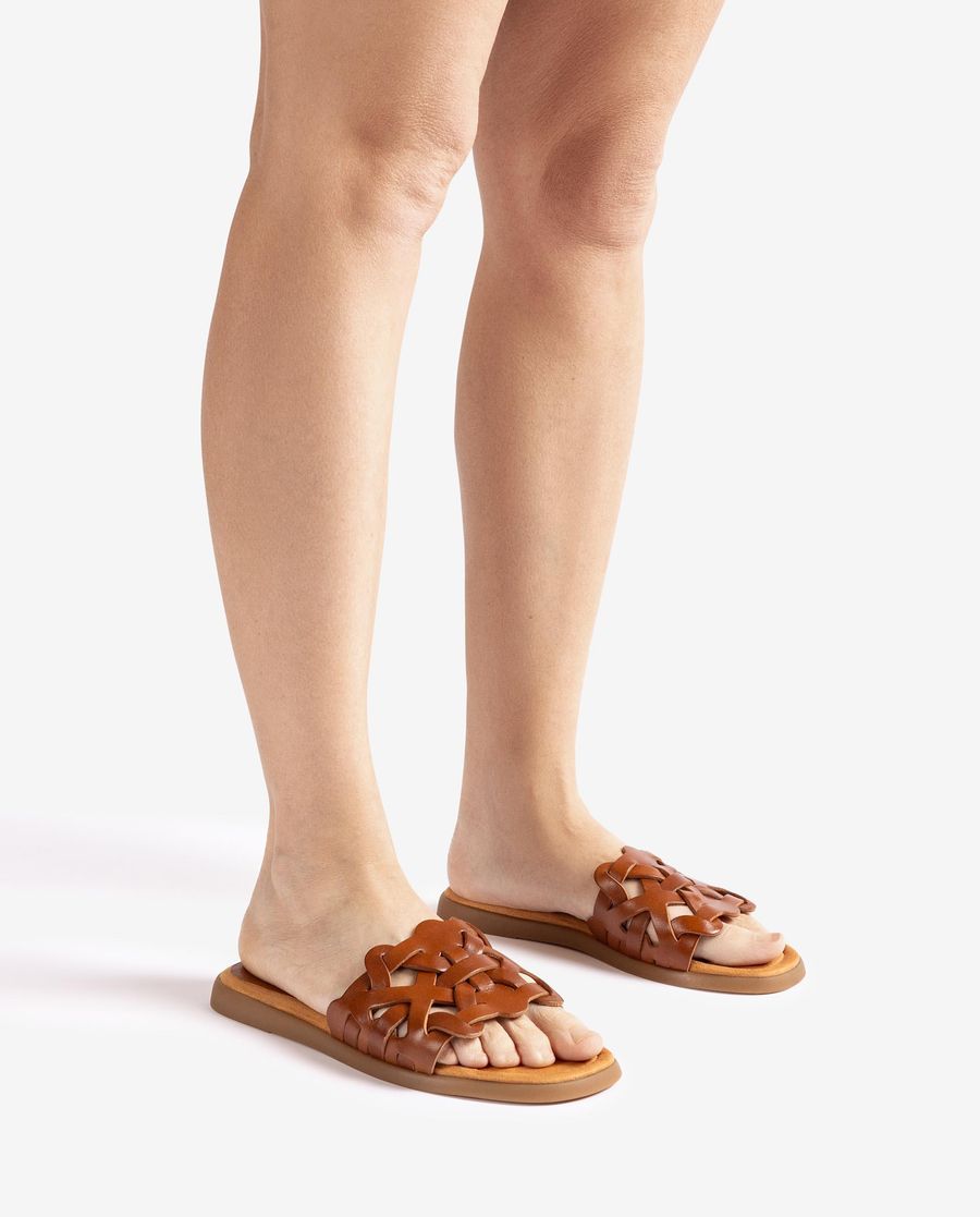Sandales plates Unisa pour femme avec tige géométrique - Marron