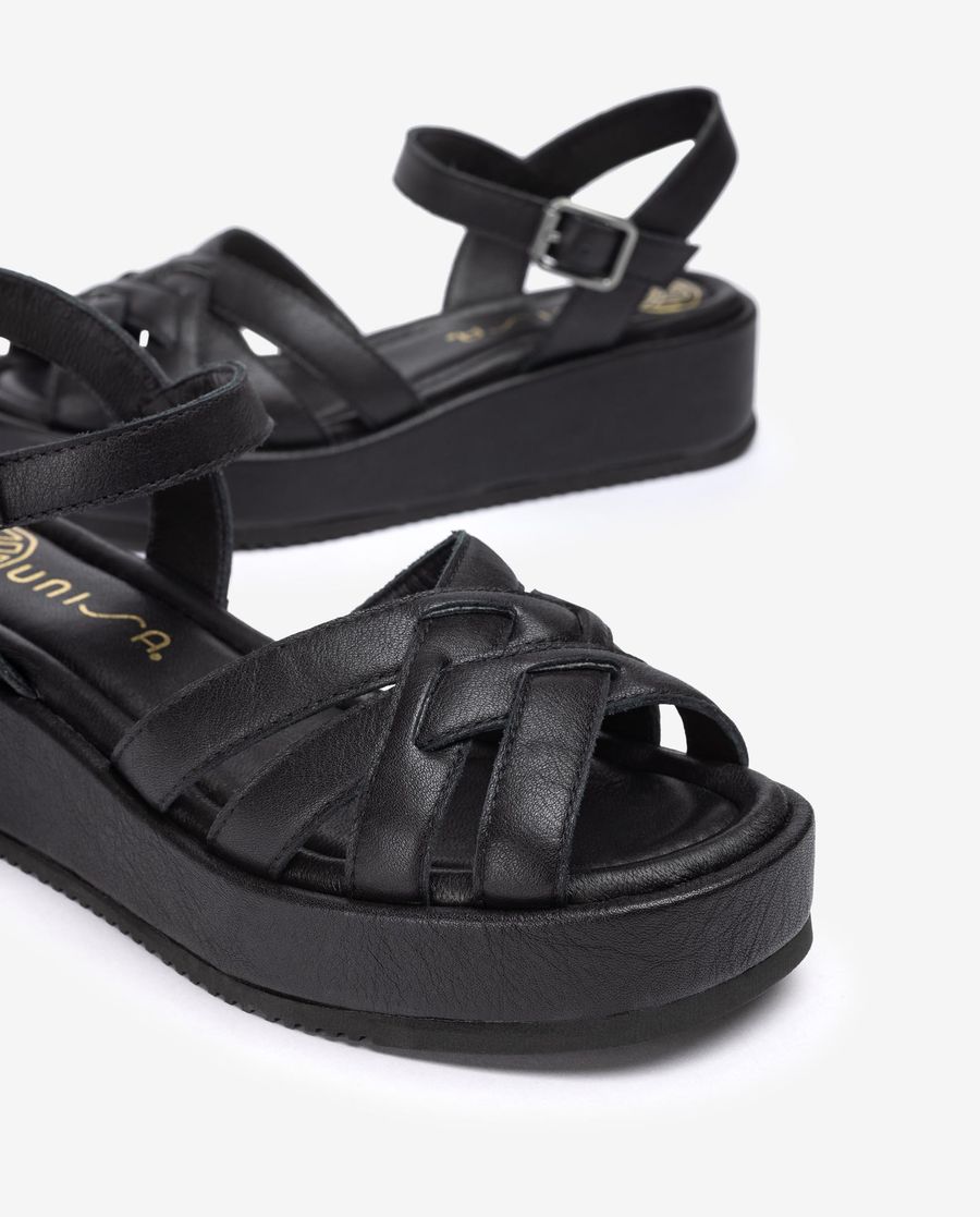 Sandales à boucle et brides croisées larges Unisa pour femme - Noir