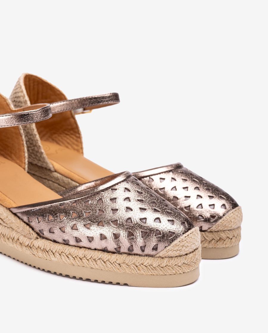 Espadrilles compensées basses Unisa avec détails perforés pour femme - Bronze