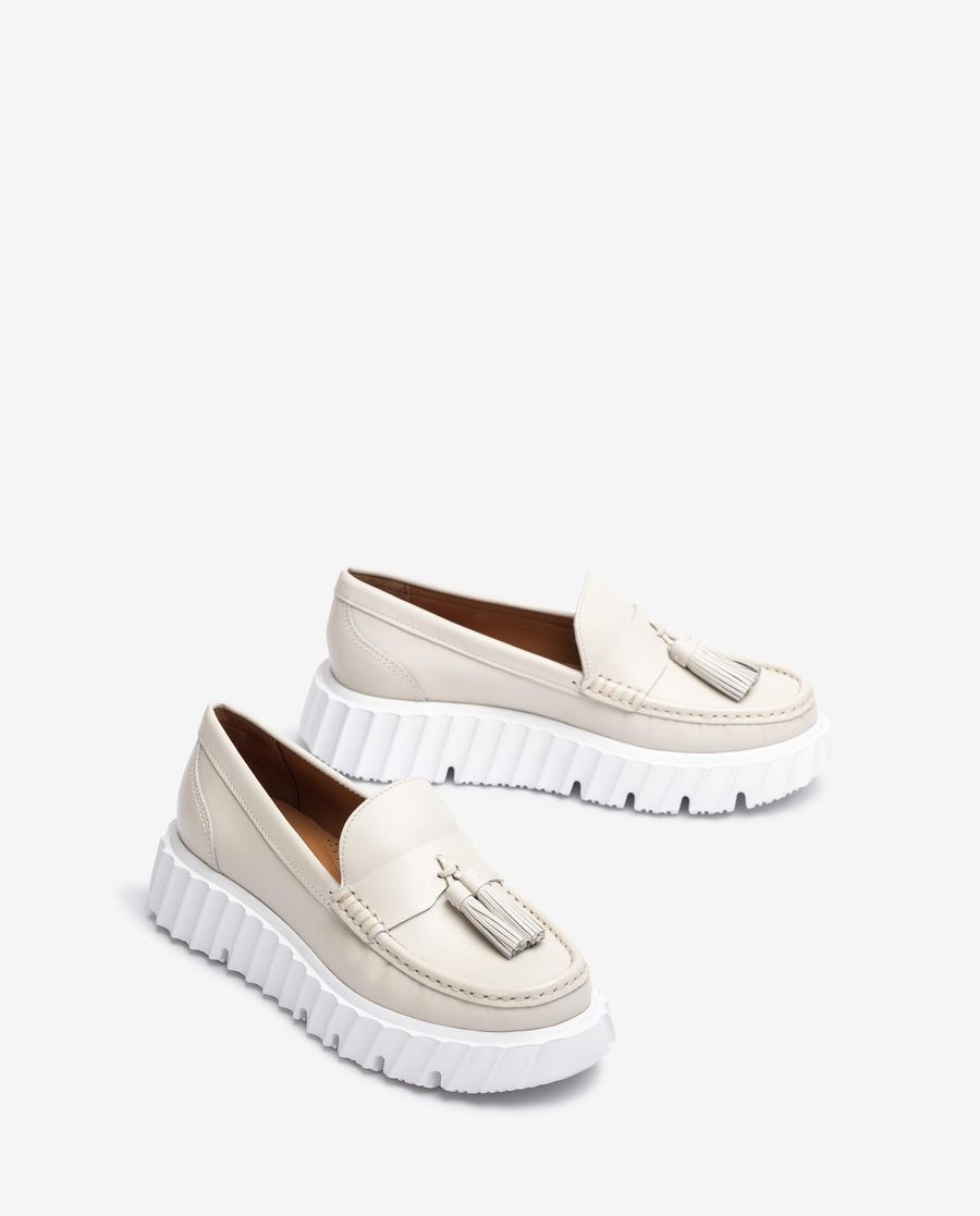 Mocassins à semelle crantée et pampilles Unisa pour femme - Blanc