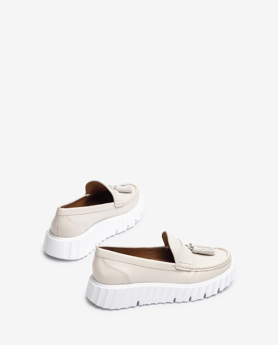 Mocassins à semelle crantée et pampilles Unisa pour femme - Blanc