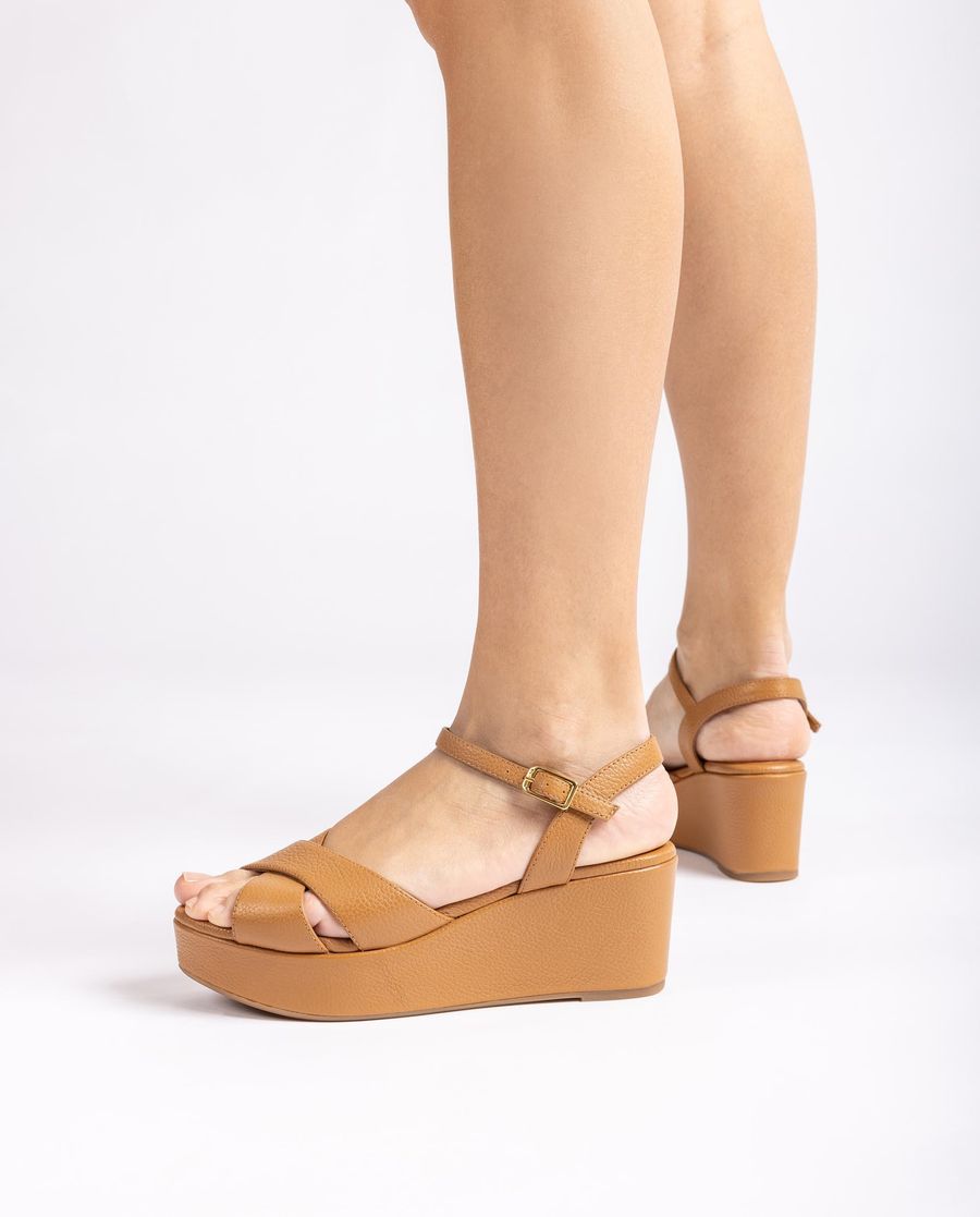 Sandales en cuir à brides croisées Unisa Femme - Marron