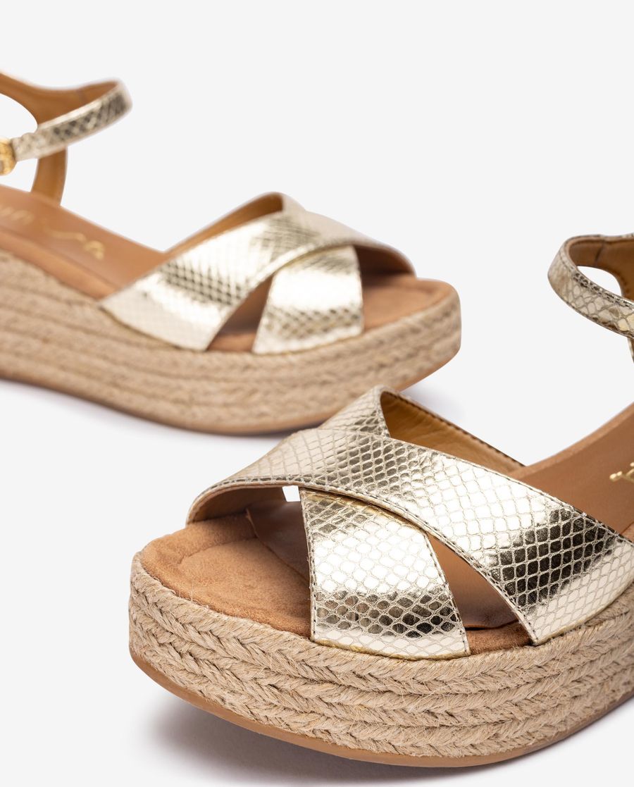 Sandales à brides croisées en raphia Unisa pour femme - Doré