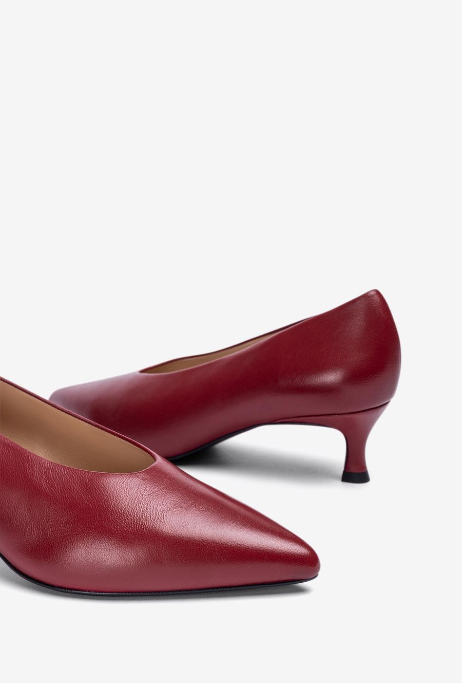 Escarpins à bout pointu et décolleté fermé Unisa pour femme - Rouge