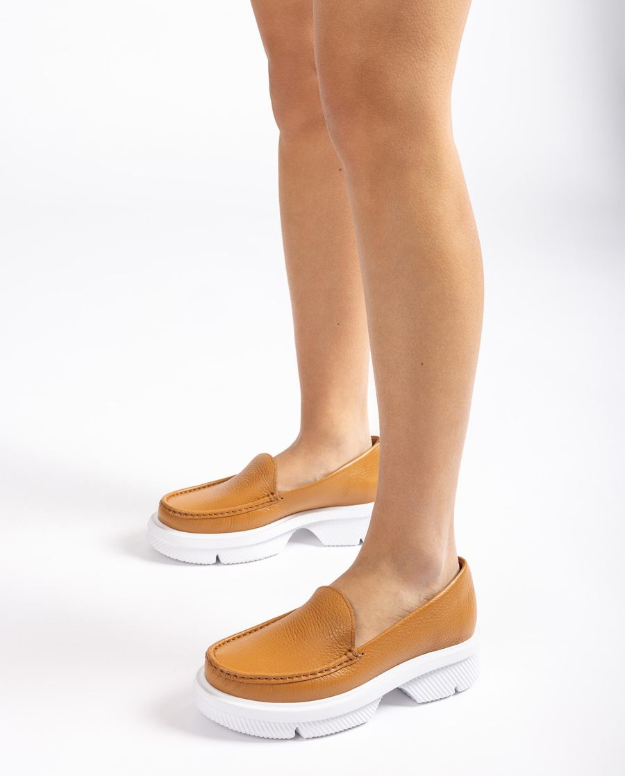 Mocassins Unisa Femme à semelle crantée - Marron